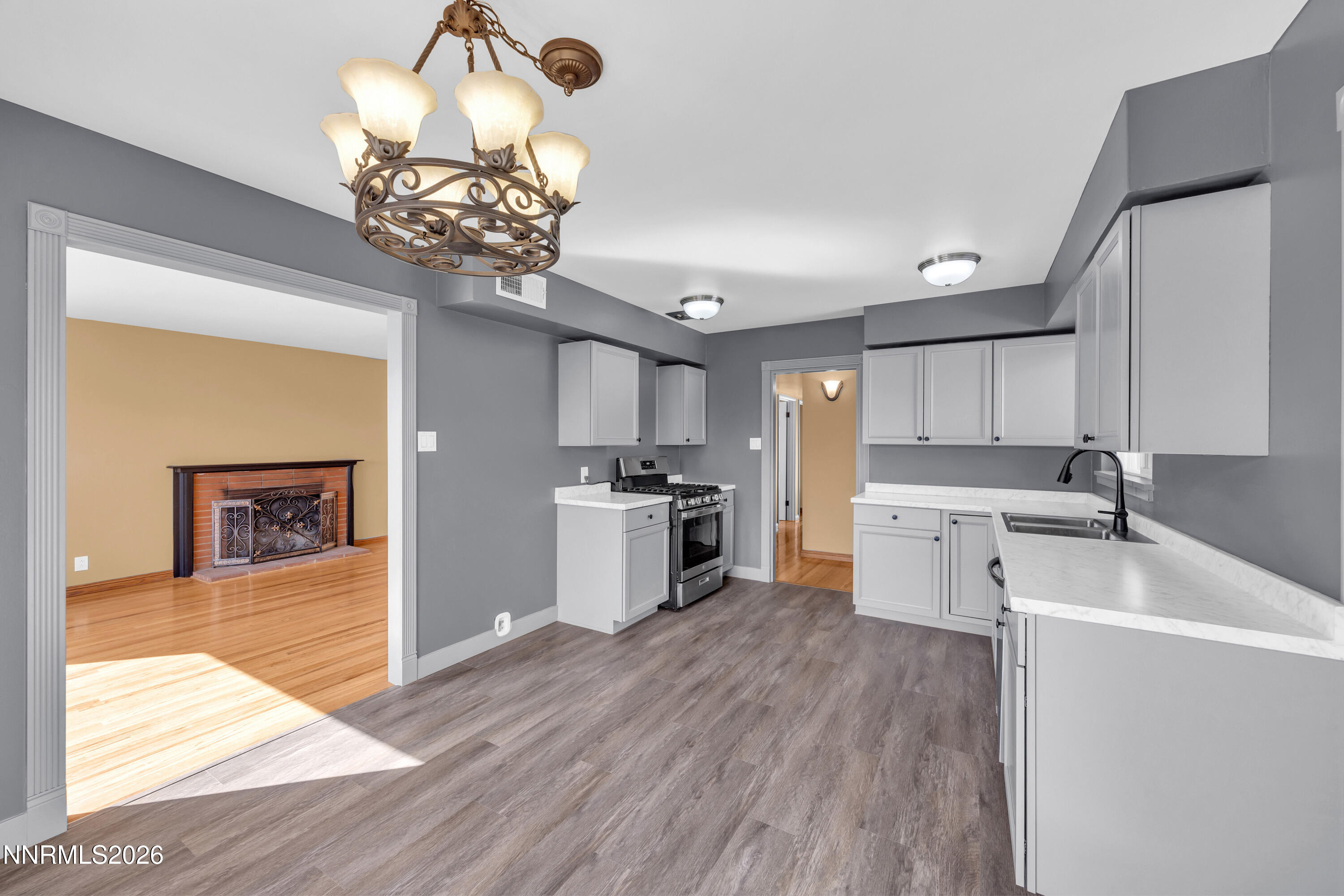 2295 Ellendale Road Reno, NV 89503 - Photo 6 of 23 6_img_9308