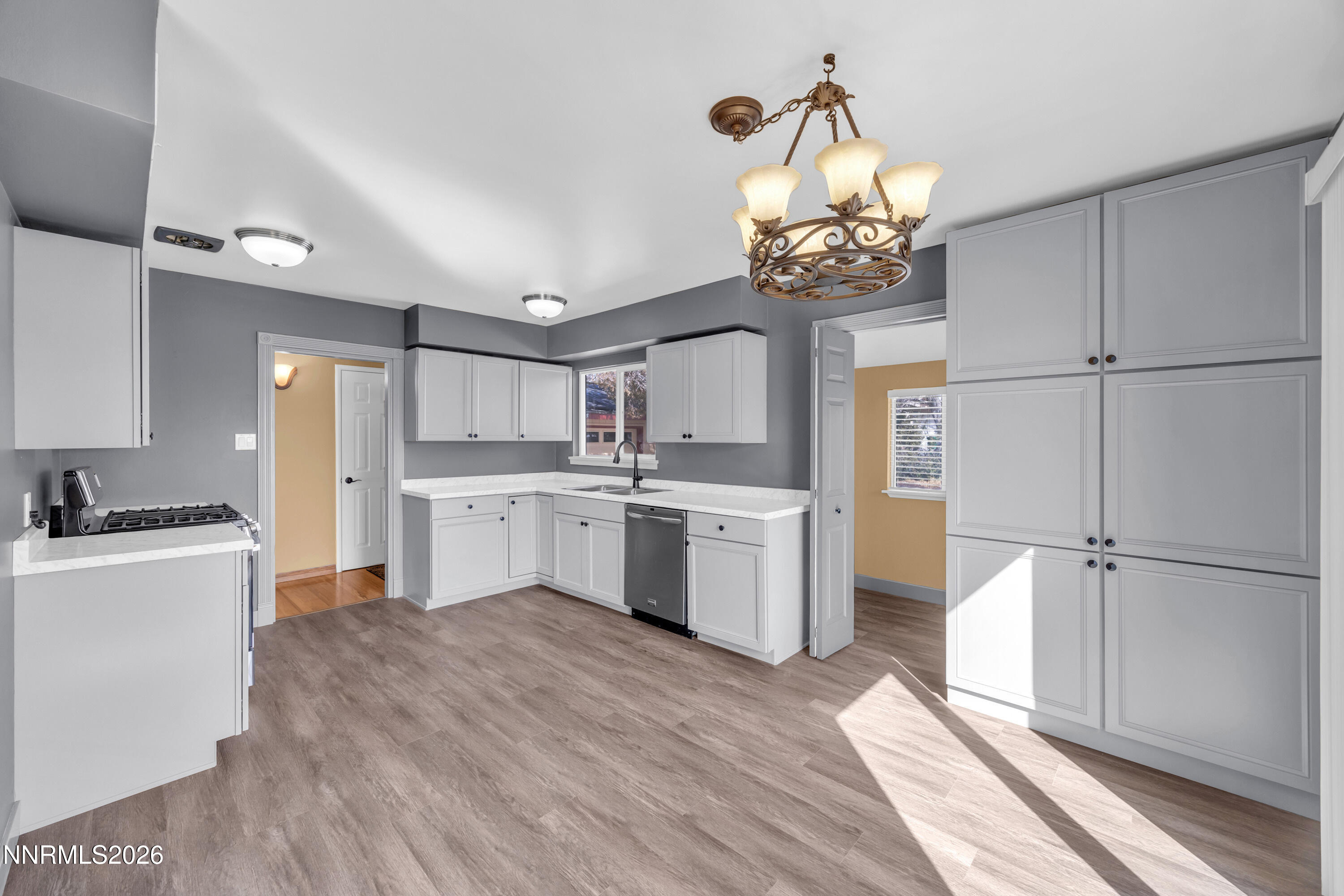 2295 Ellendale Road Reno, NV 89503 - Photo 7 of 23 7_img_9303