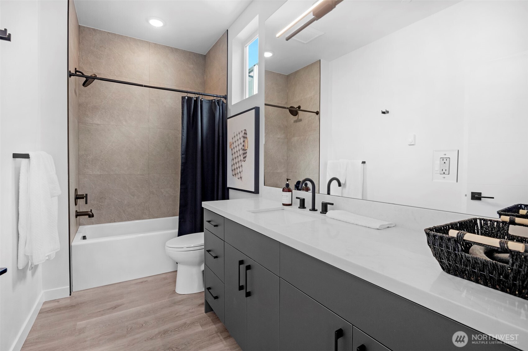 6727 Carleton Avenue South, Unit B Seattle, WA 98108 - Photo 16 of 35