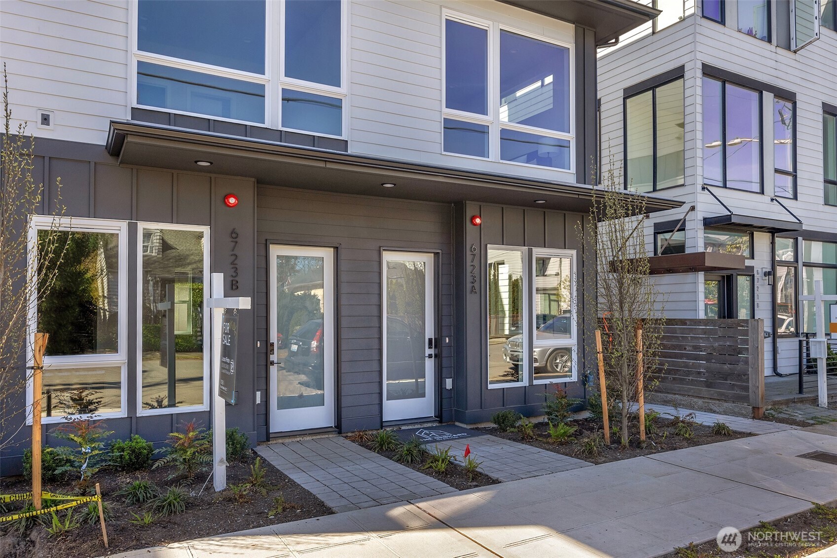 6727 Carleton Avenue South, Unit B Seattle, WA 98108 - Photo 2 of 35