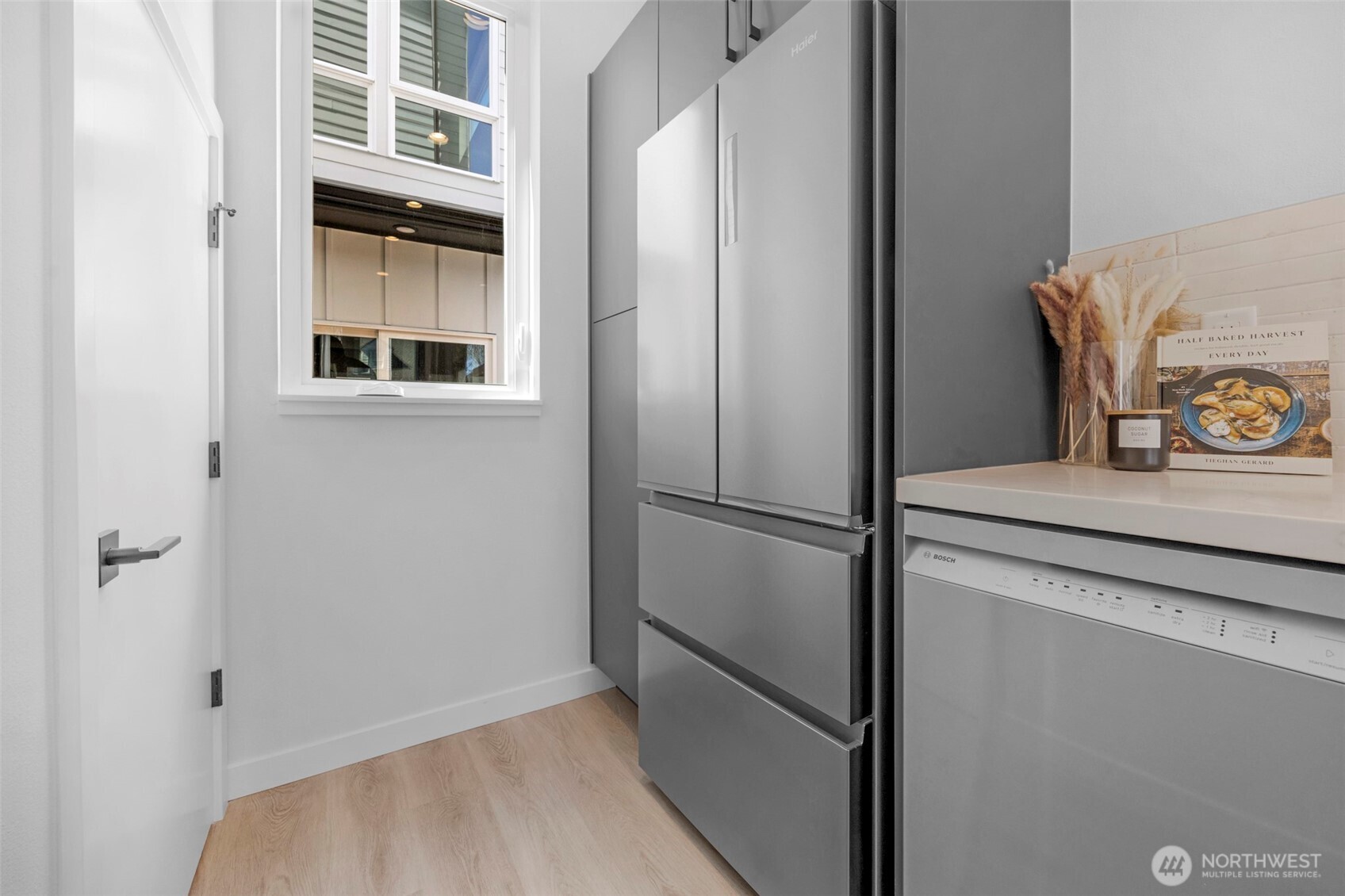6727 Carleton Avenue South, Unit B Seattle, WA 98108 - Photo 8 of 35