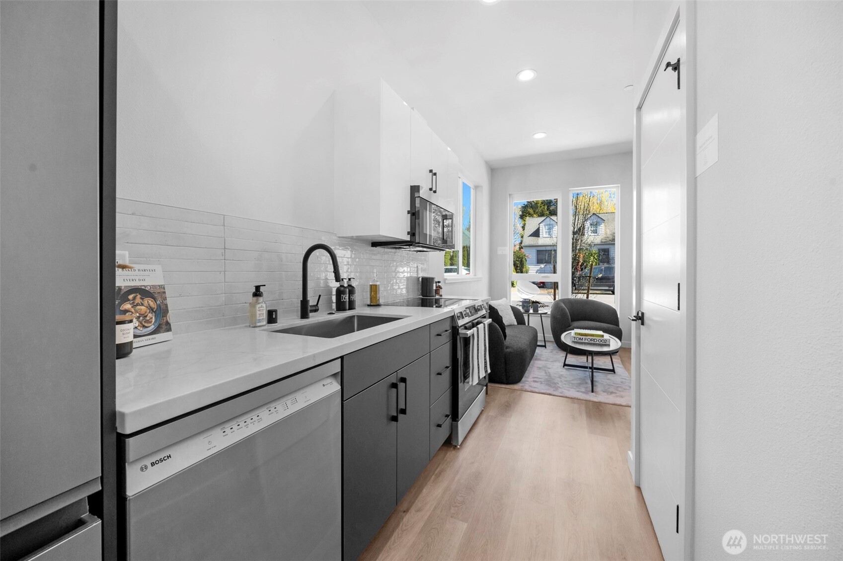 6727 Carleton Avenue South, Unit B Seattle, WA 98108 - Photo 10 of 35