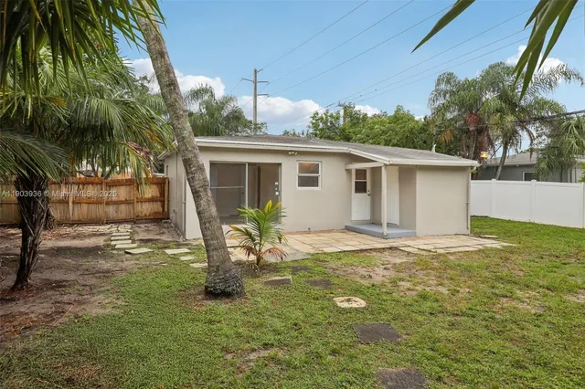$582,500 | 1213 Northeast 13th Street, Fort Lauderdale, FL 33304