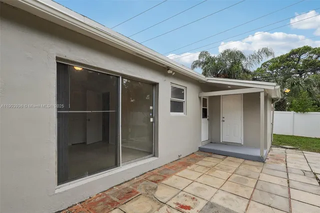 $582,500 | 1213 Northeast 13th Street, Fort Lauderdale, FL 33304