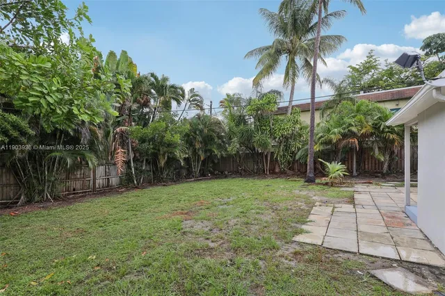 $582,500 | 1213 Northeast 13th Street, Fort Lauderdale, FL 33304