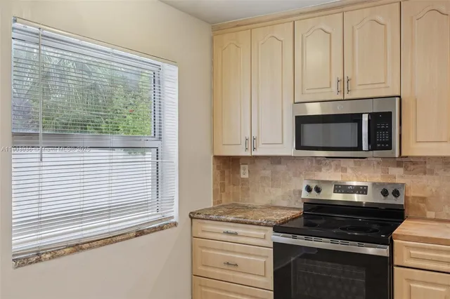 $582,500 | 1213 Northeast 13th Street, Fort Lauderdale, FL 33304