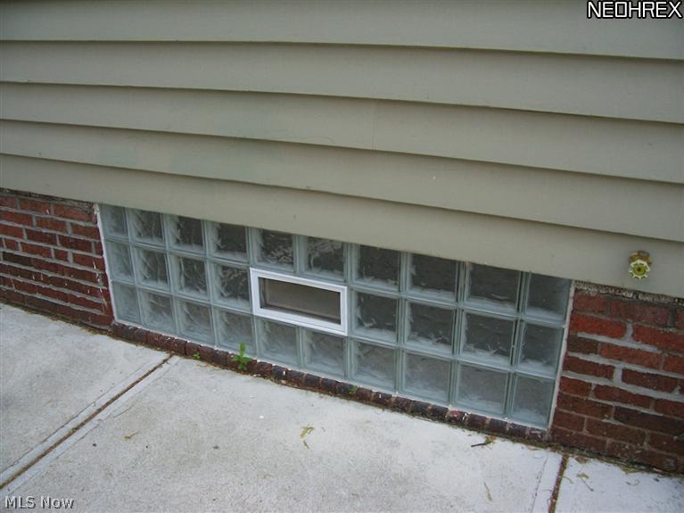 2937 Coleridge Road Cleveland, OH 44118 - Photo 9 of 24