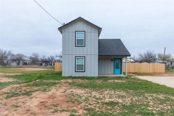 $190,900 | 708 West 1st Street, Coleman, TX 76834