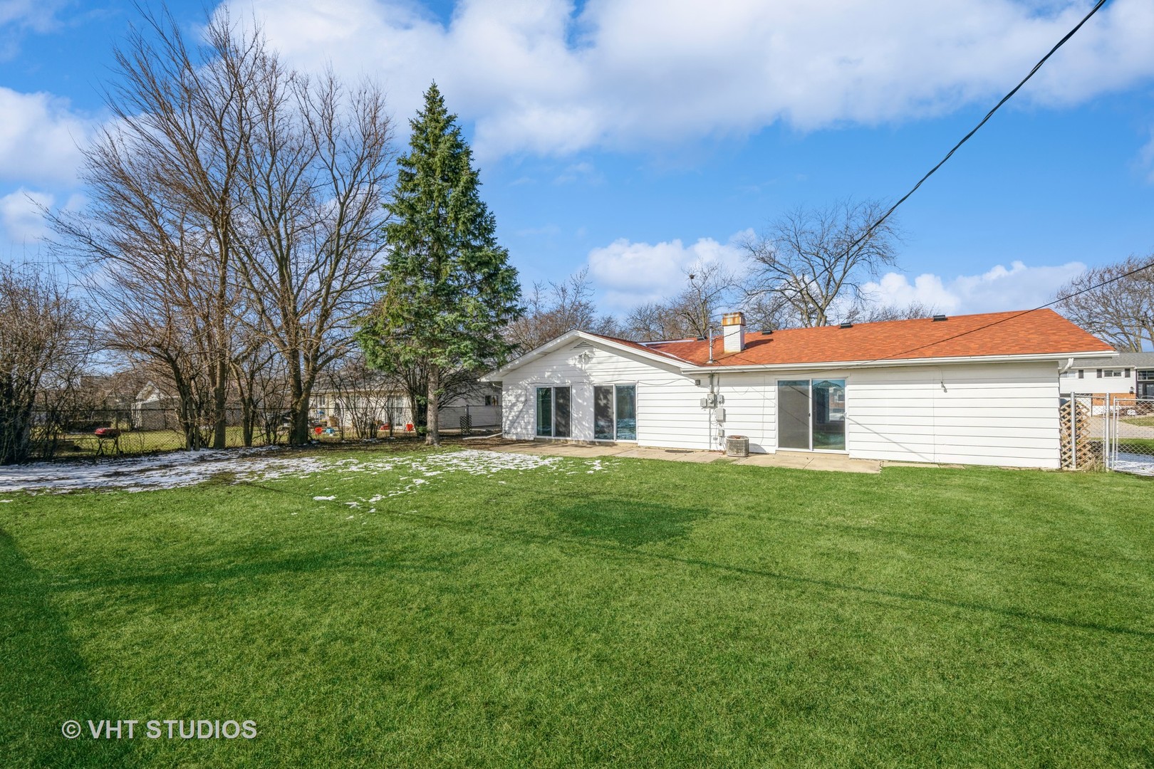 1845 Pierce Road Hoffman Estates, IL 60169 - Photo 3 of 3 a front view of a house with garden