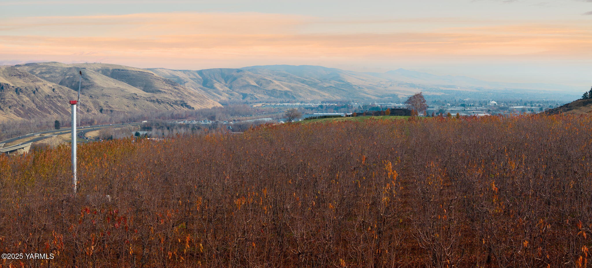 Nka Green Ridge Drive Yakima, WA 98908 - Photo 12 of 14 a view of lake and mountain