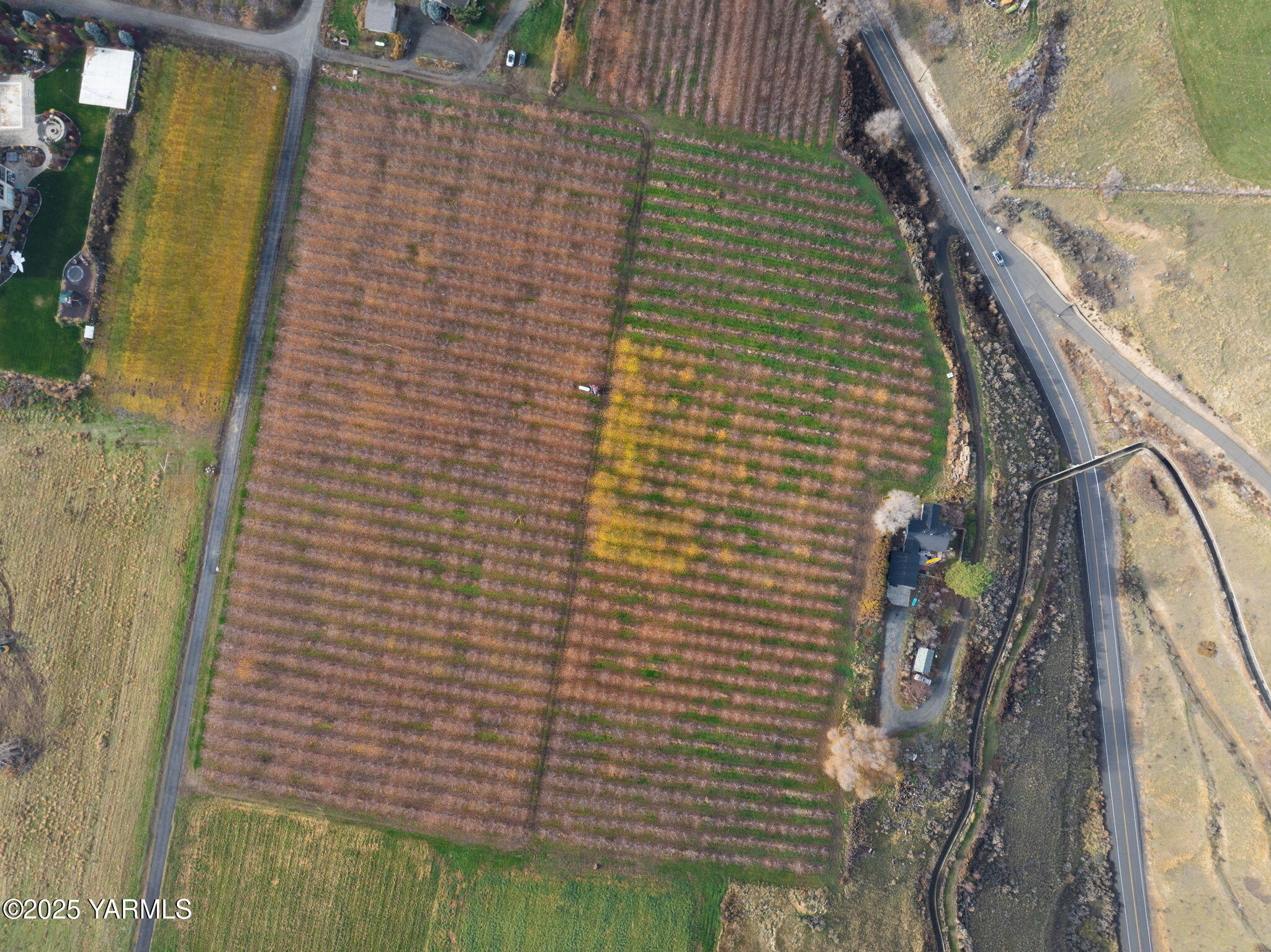 Nka Green Ridge Drive Yakima, WA 98908 - Photo 14 of 14 a bathroom with a shower