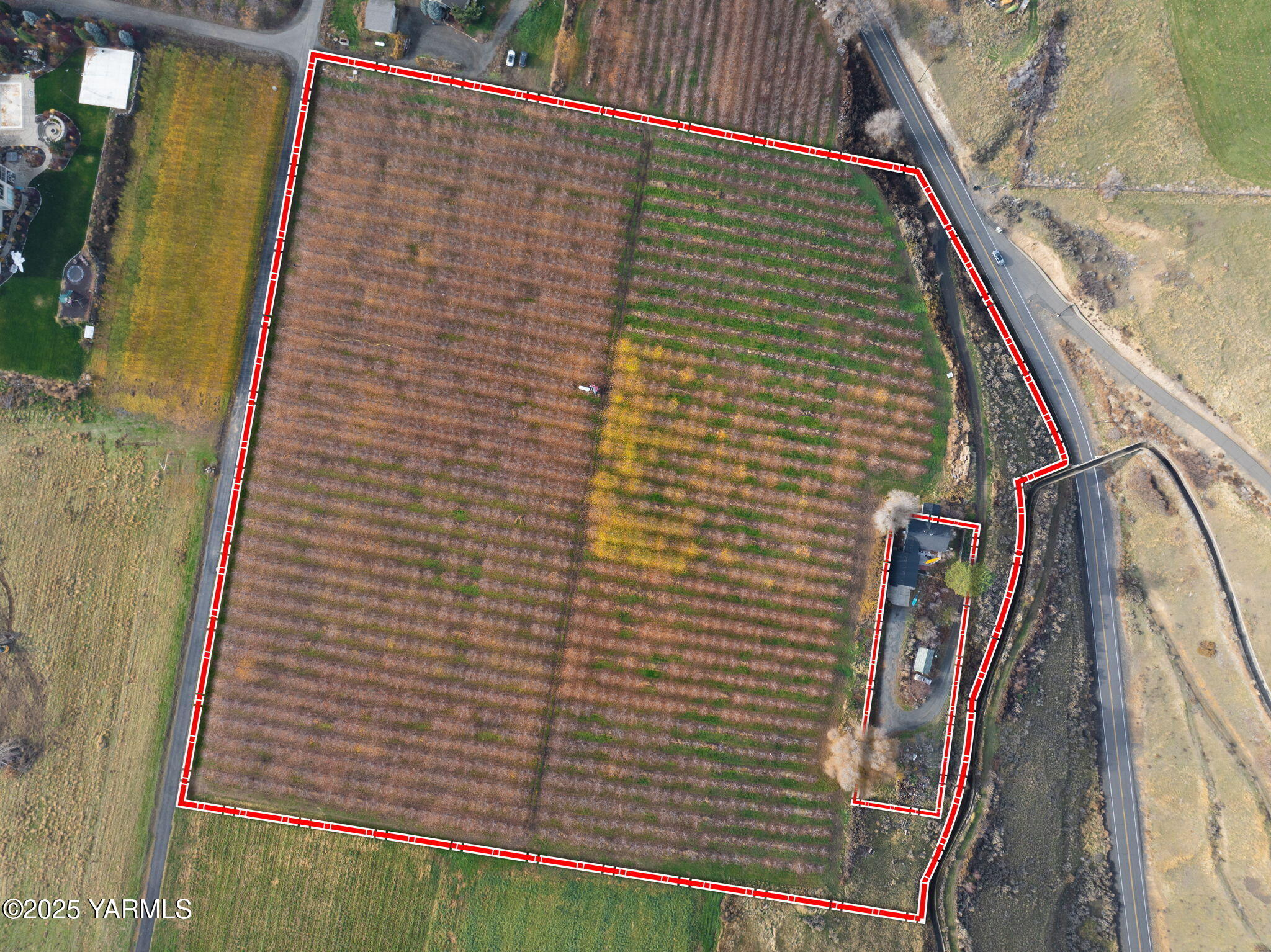 Nka Green Ridge Drive Yakima, WA 98908 - Photo 2 of 14 a view of wooden door