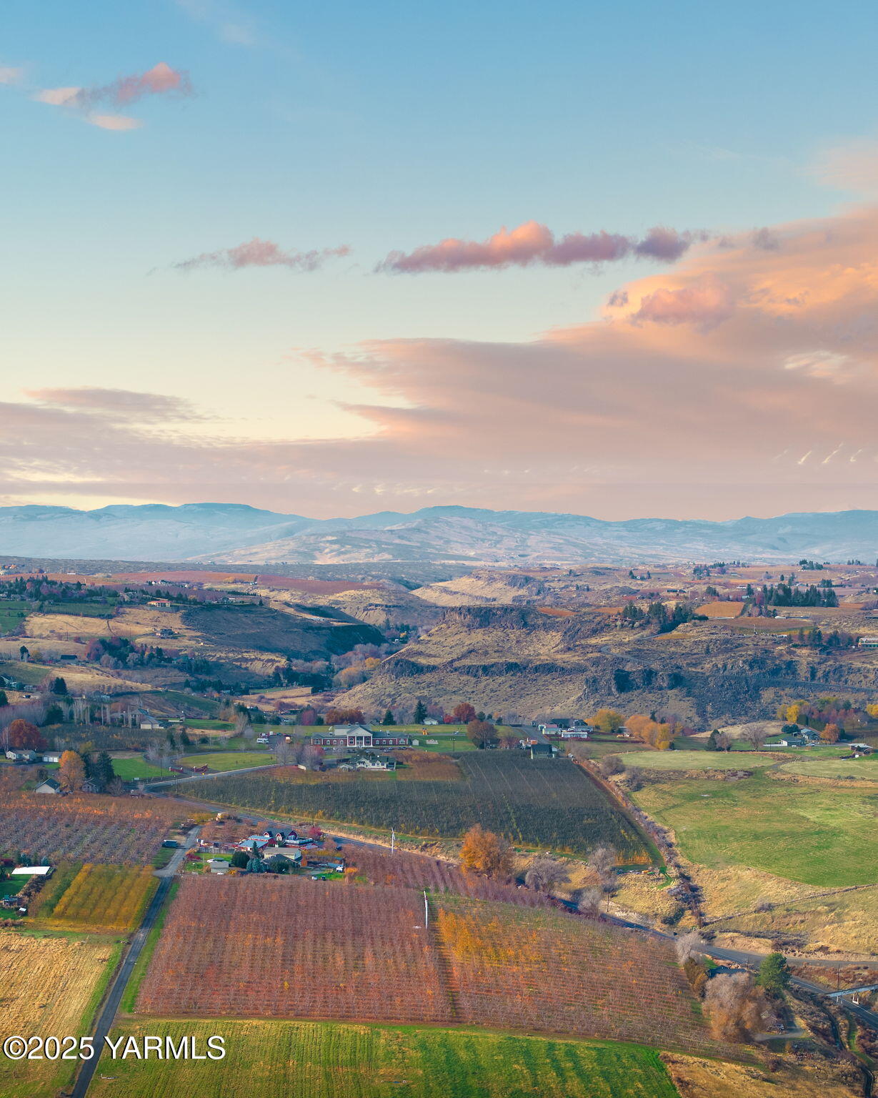 Nka Green Ridge Drive Yakima, WA 98908 - Photo 3 of 14 a view of lake with mountain