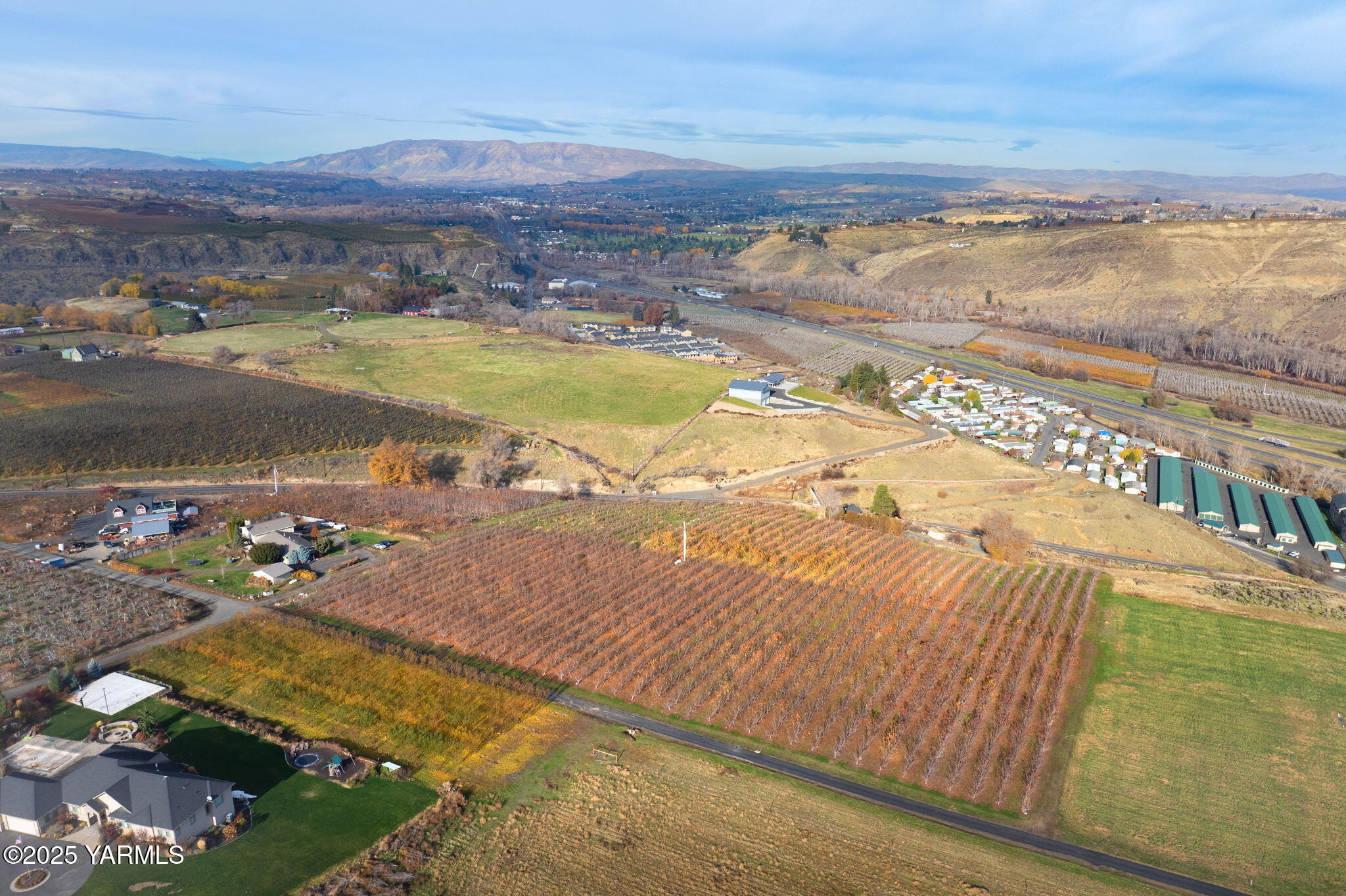 Nka Green Ridge Drive Yakima, WA 98908 - Photo 4 of 14 a view of an ocean and beach