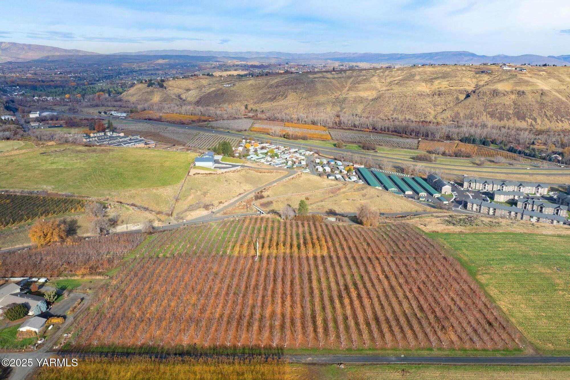 Nka Green Ridge Drive Yakima, WA 98908 - Photo 5 of 14 a view of an ocean view