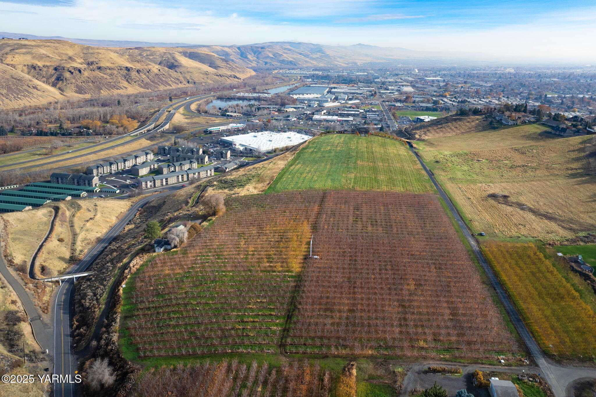 Nka Green Ridge Drive Yakima, WA 98908 - Photo 7 of 14 a view of a city
