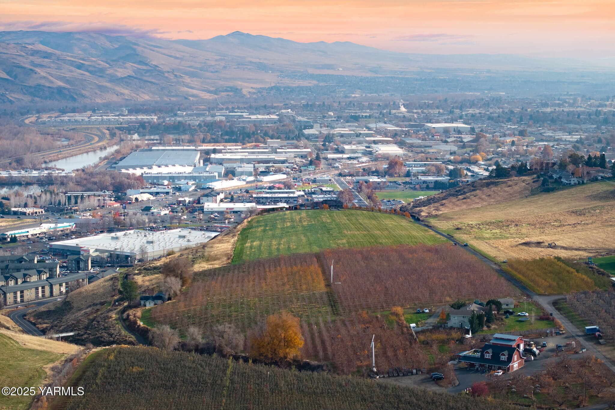 Nka Green Ridge Drive Yakima, WA 98908 - Photo 8 of 14 a view of a city