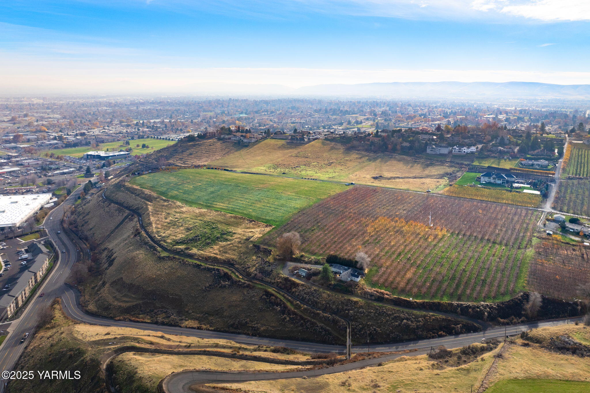 Nka Green Ridge Drive Yakima, WA 98908 - Photo 9 of 14 a view of a city