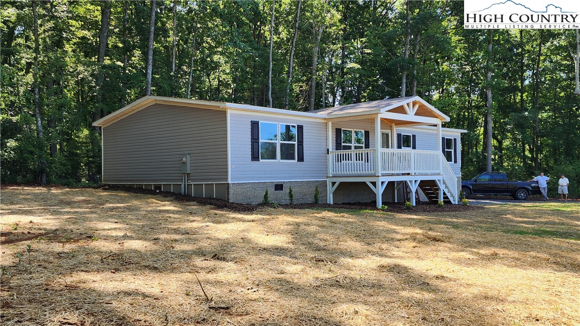 206 Smith Dixon Road Crumpler, NC 28617 - Photo 5 of 34 Gallery Image 5