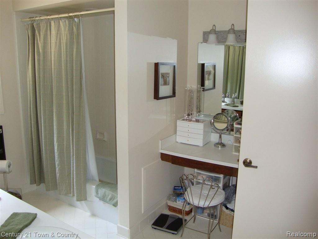 1918 Willowood Drive Rochester, MI 48307 - Photo 24 of 46 BATH