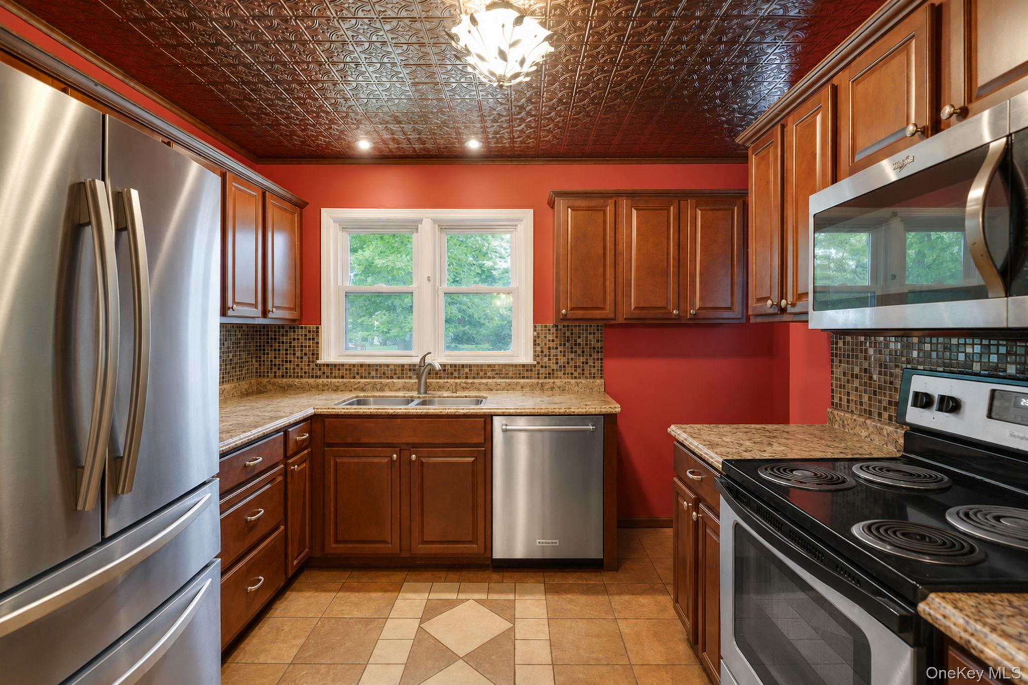287 Munsell Road Patchogue, NY 11772 - Photo 5 of 21