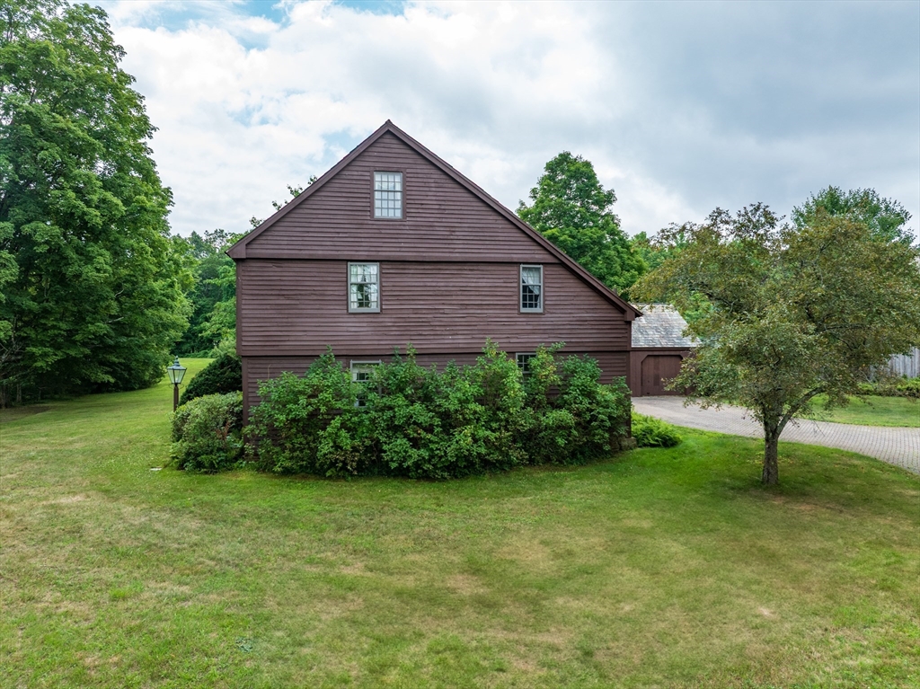 43 Pomeroy Meadow Road Southampton, MA 01073 - Photo 3 of 32 Gallery Image 3