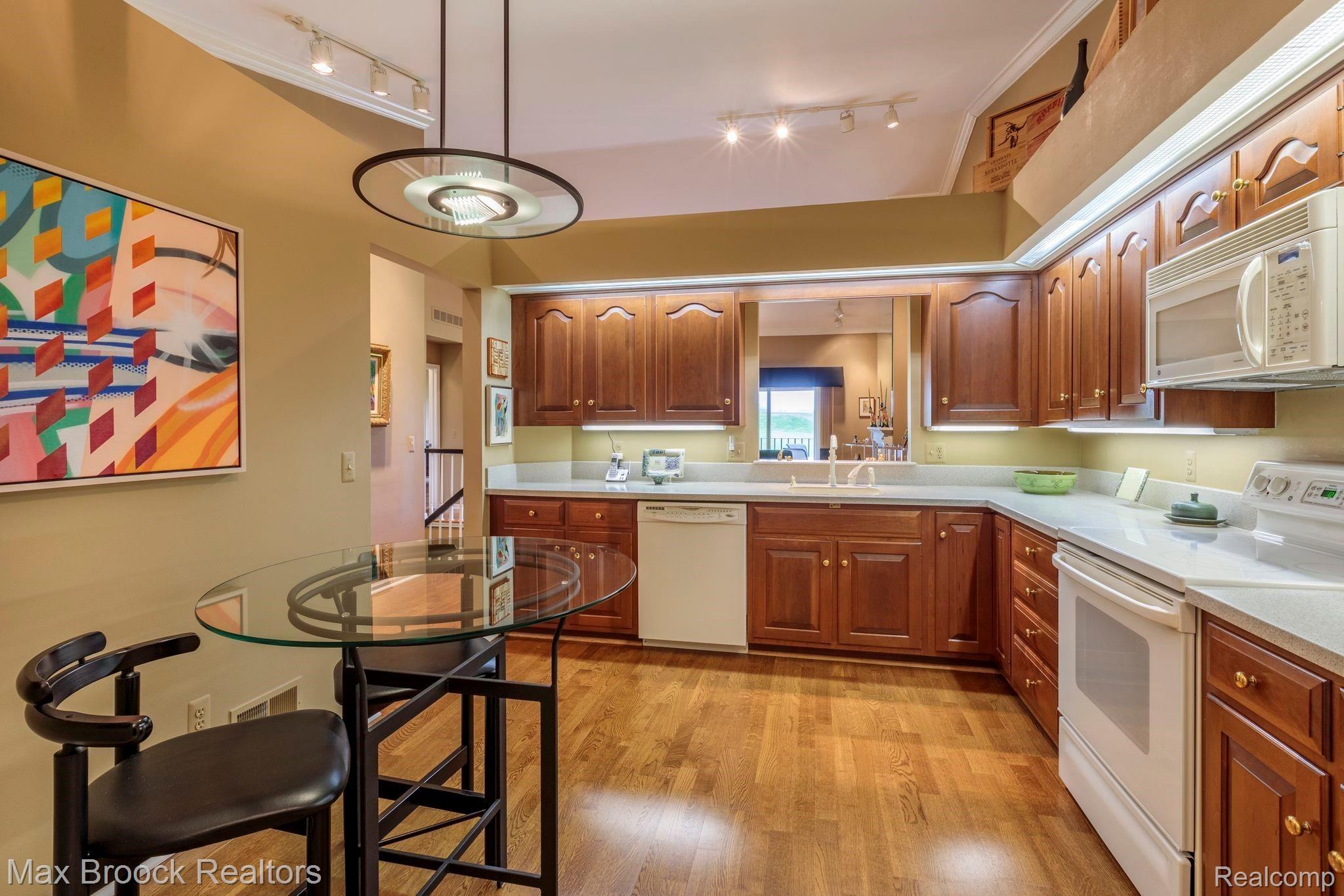 944 GreenView Court Rochester, MI 48307 - Photo 11 of 36 944 Green View Ct-11.jpg