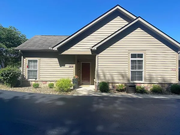 $259,900 | 82 Kristen Way East, Heath, OH 43056