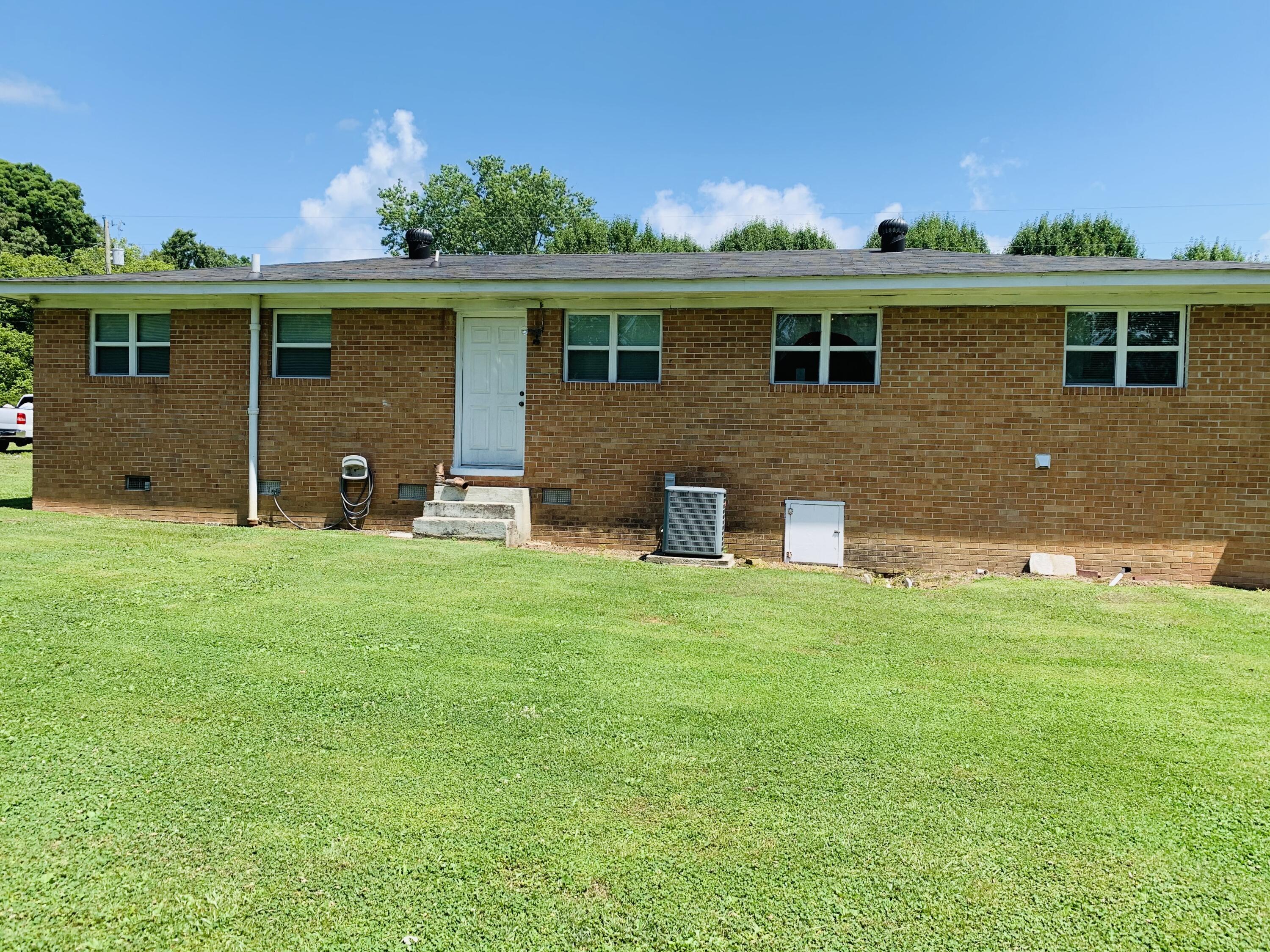207 Forest Hill Road Southwest Dalton, GA 30720 - Photo 4 of 17 IMG-0080