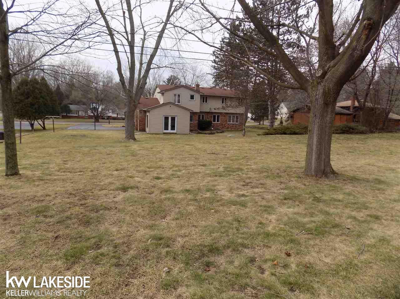 344 East Maryknoll Road Rochester, MI 48309 - Photo 9 of 37 31309626-8.JPG