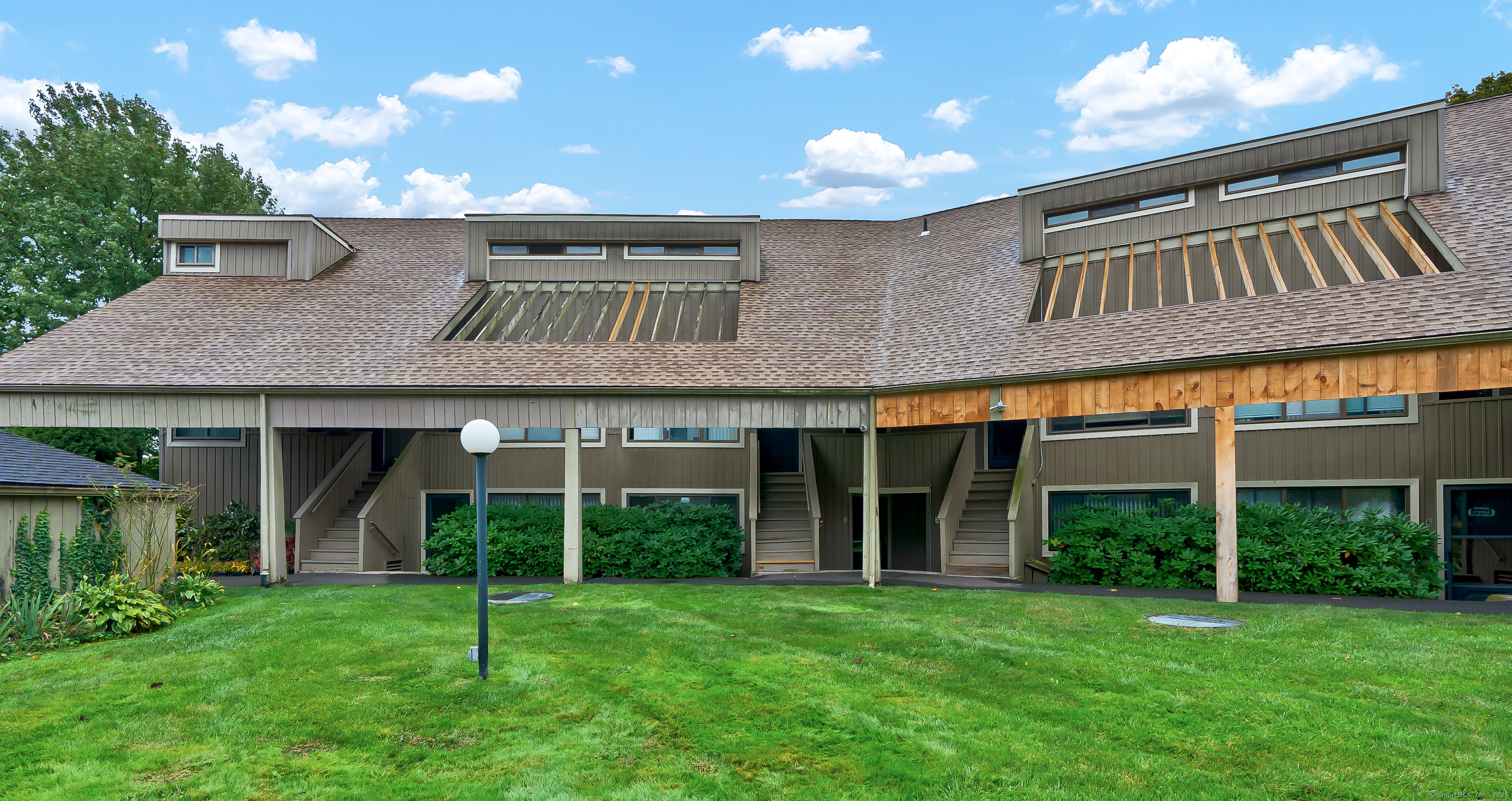 a view of an house with backyard porch and garden