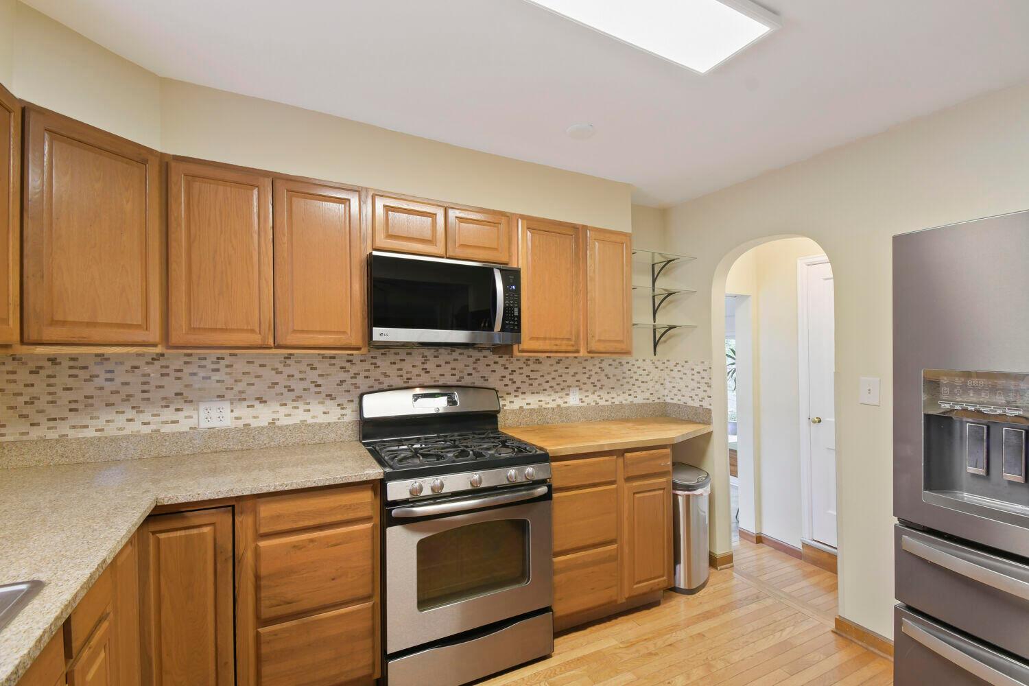 2732 Minerva Lake Road Columbus, OH 43231 - Photo 7 of 29 KITCHEN