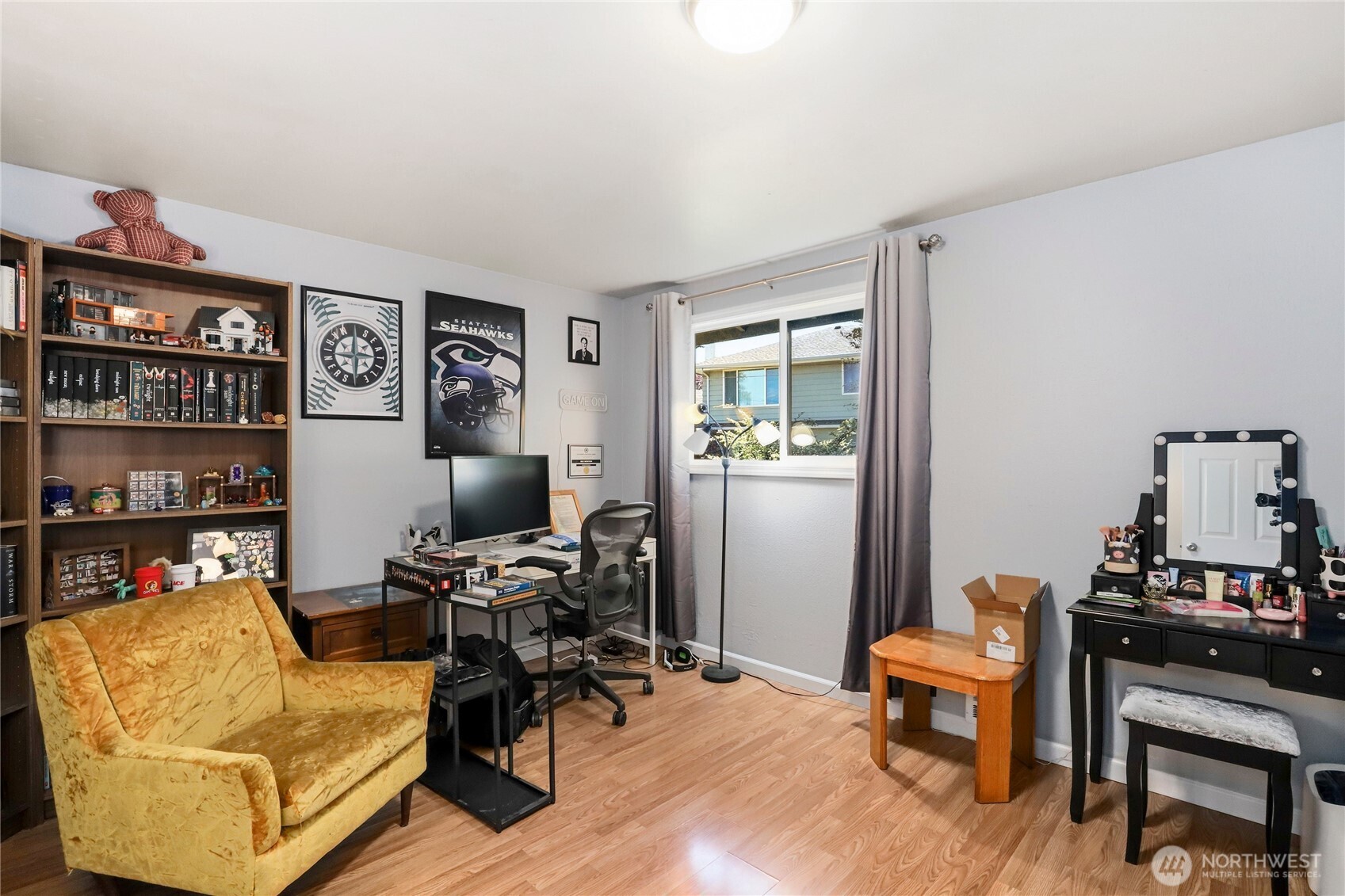 2533 Fir Avenue Bremerton, WA 98310 - Photo 17 of 38 a workspace with furniture and window