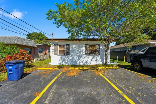 $1,400 | 406 Northwest 7th Court, Hallandale Beach, FL 33009