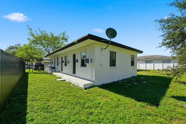 $1,400 | 406 Northwest 7th Court, Hallandale Beach, FL 33009