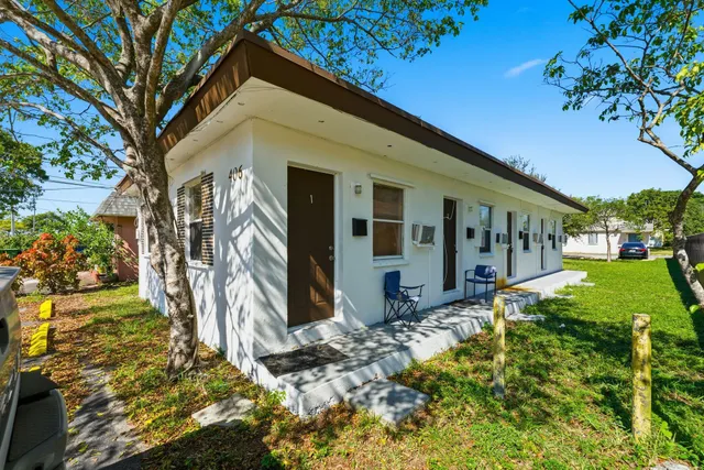 $1,400 | 406 Northwest 7th Court, Hallandale Beach, FL 33009