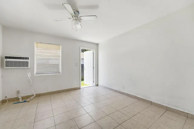 $1,400 | 406 Northwest 7th Court, Hallandale Beach, FL 33009