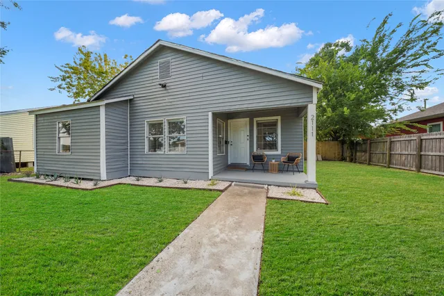 $1,700 | 2111 8th Avenue North, Texas City, TX 77590