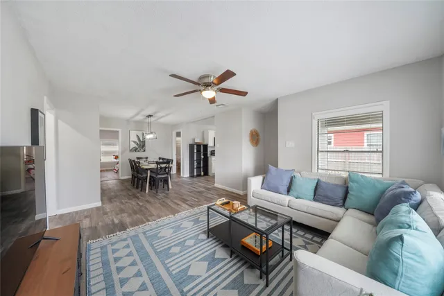 $1,700 | 2111 8th Avenue North, Texas City, TX 77590