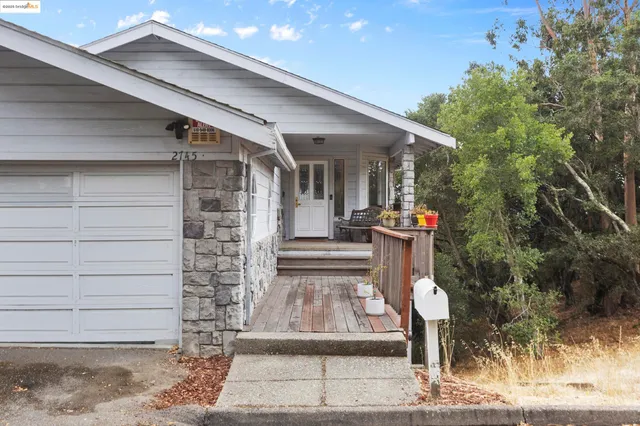 a view of house entrance