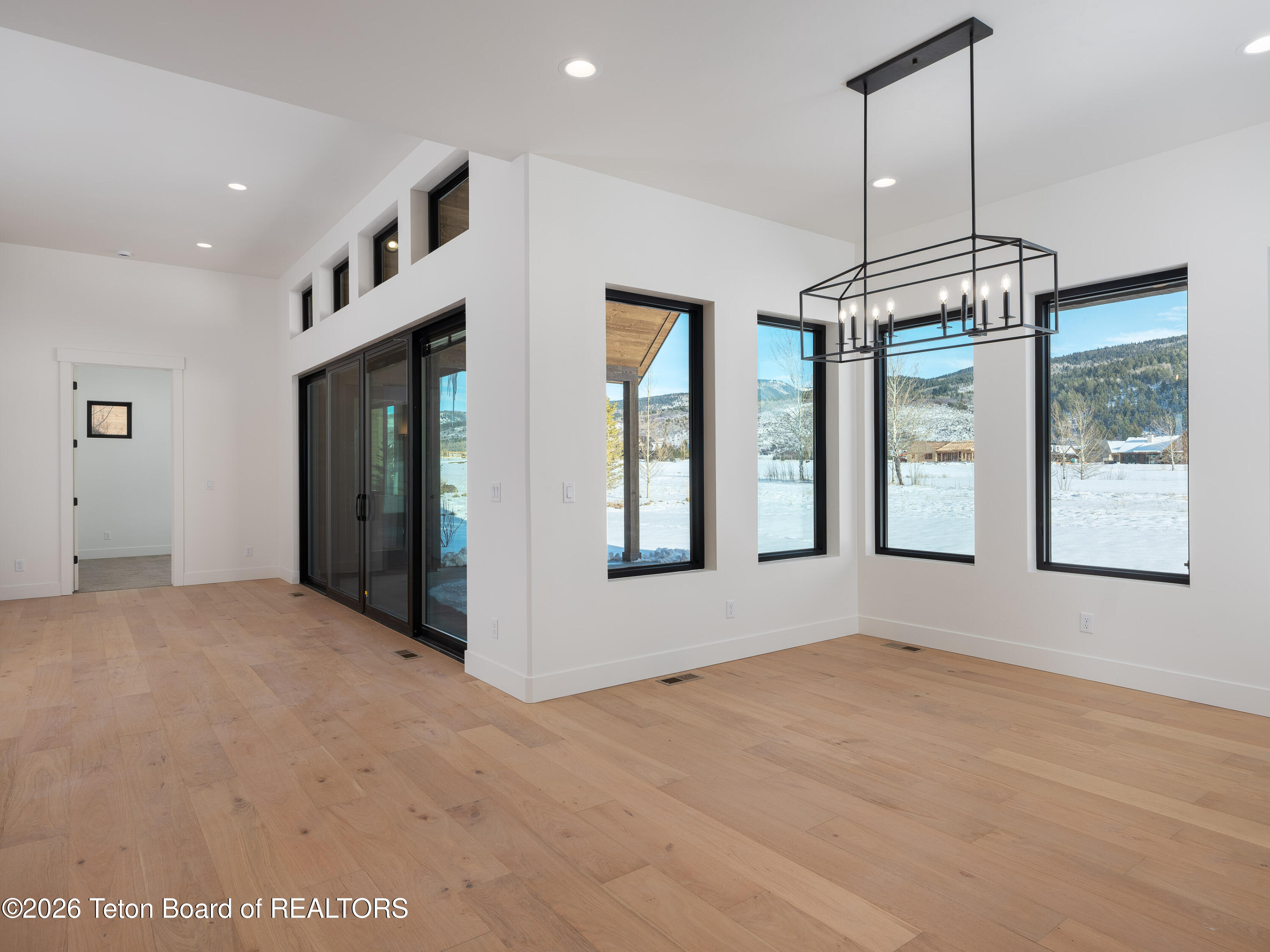 706 Royal Elk Circle Victor, ID 83455 - Photo 9 of 29 09 dining living bed