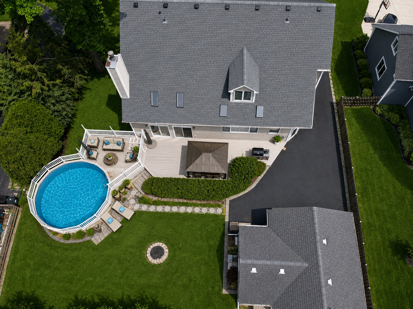 323 North Pleasant Road Lake Zurich, IL 60047 - Photo 2 of 31 Gallery Image 2