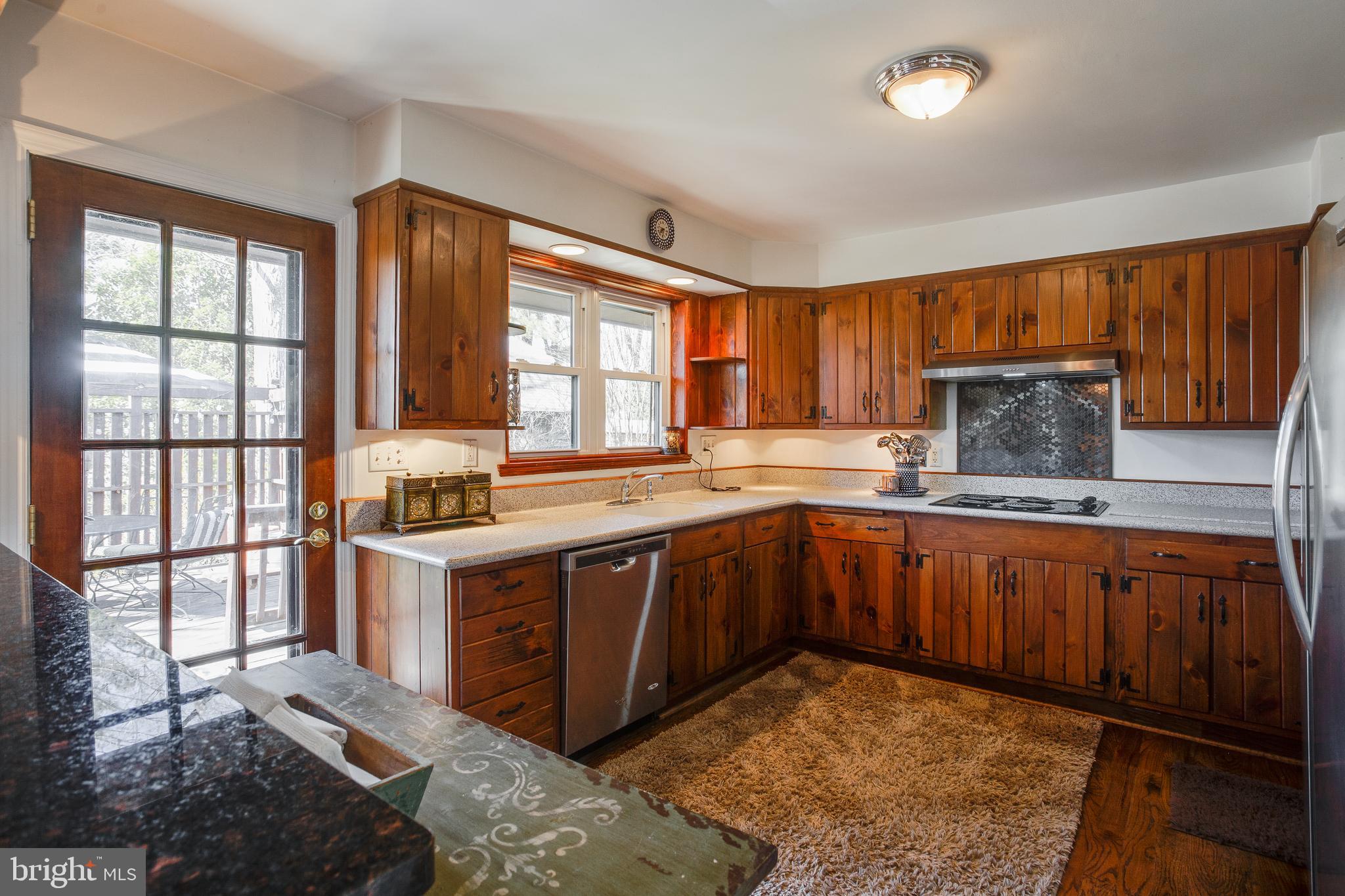 6728 Greenleaf Street Springfield, VA 22150 - Photo 8 of 39 Kitchen