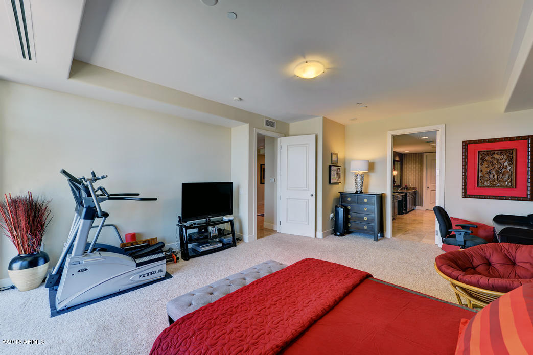 2211 East Camelback Road, Unit 606 Phoenix, AZ 85016 - Photo 22 of 32 Master looking to bath.jpg