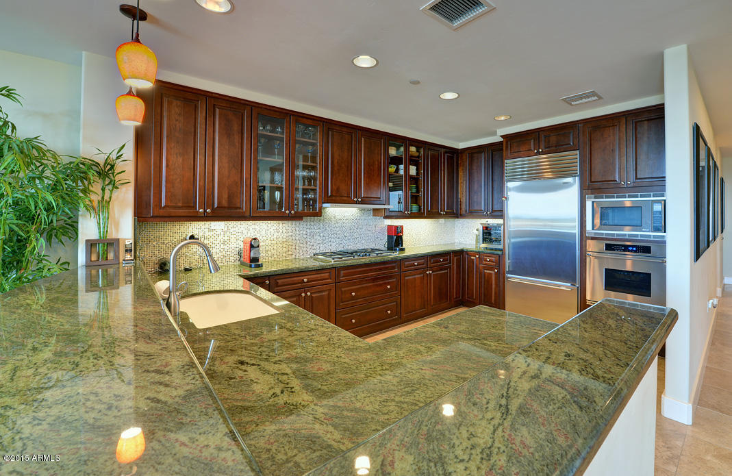 2211 East Camelback Road, Unit 606 Phoenix, AZ 85016 - Photo 7 of 32 Kitchen, Beautiful Granite.jpg