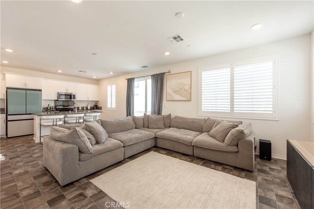 2512 Powell Drive Rialto, CA 92377 - Photo 4 of 24