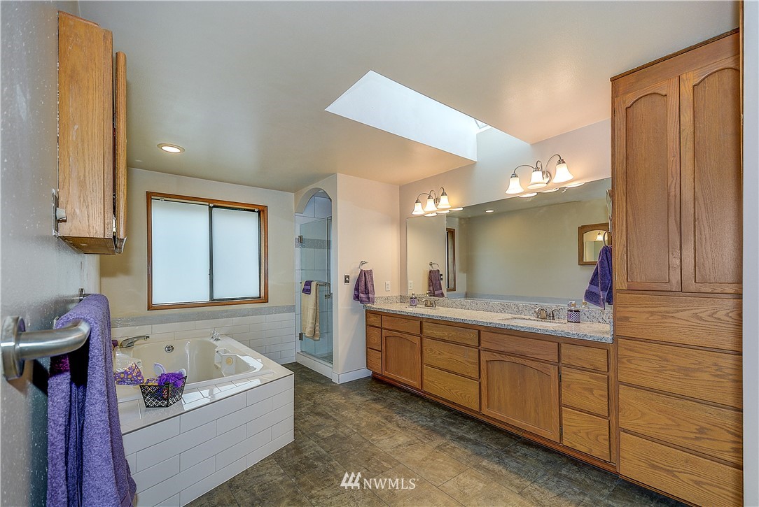 10104 Southeast 187th Street Renton, WA 98055 - Photo 12 of 25