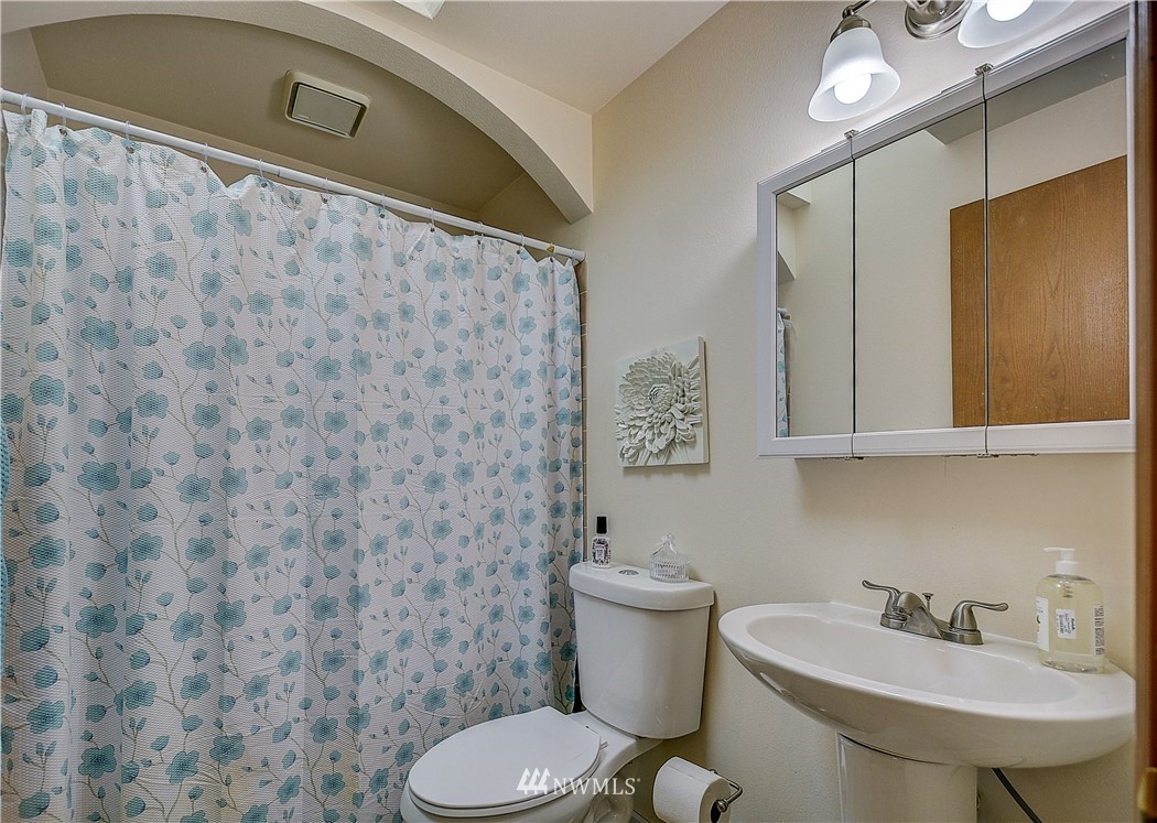 10104 Southeast 187th Street Renton, WA 98055 - Photo 16 of 25