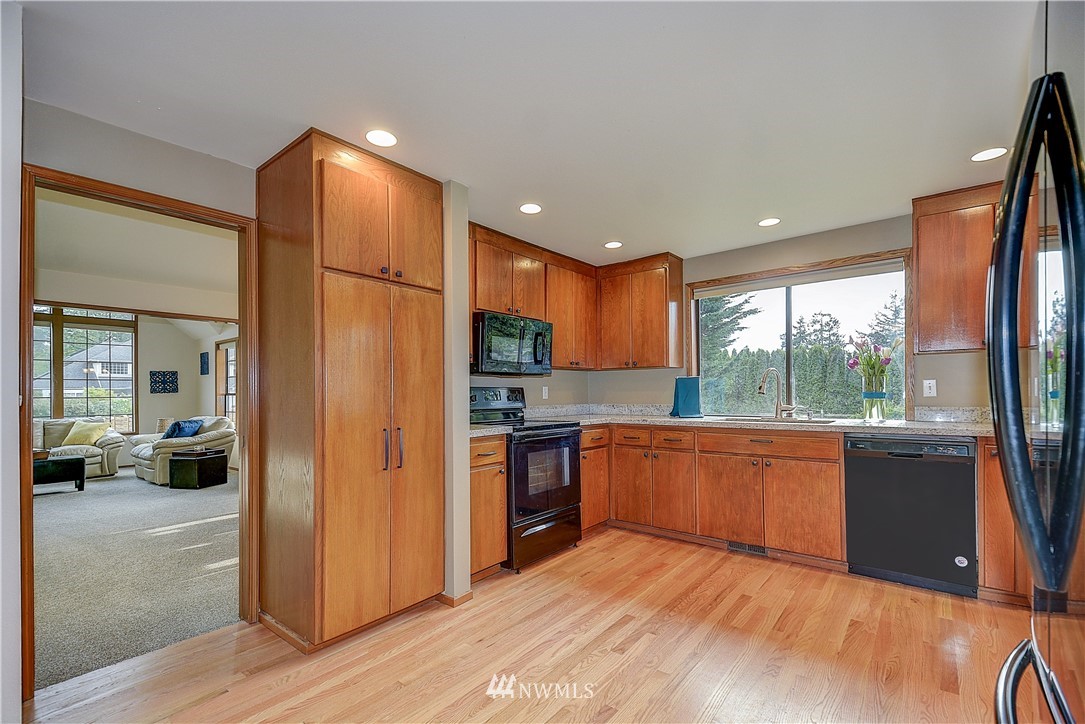 10104 Southeast 187th Street Renton, WA 98055 - Photo 5 of 25