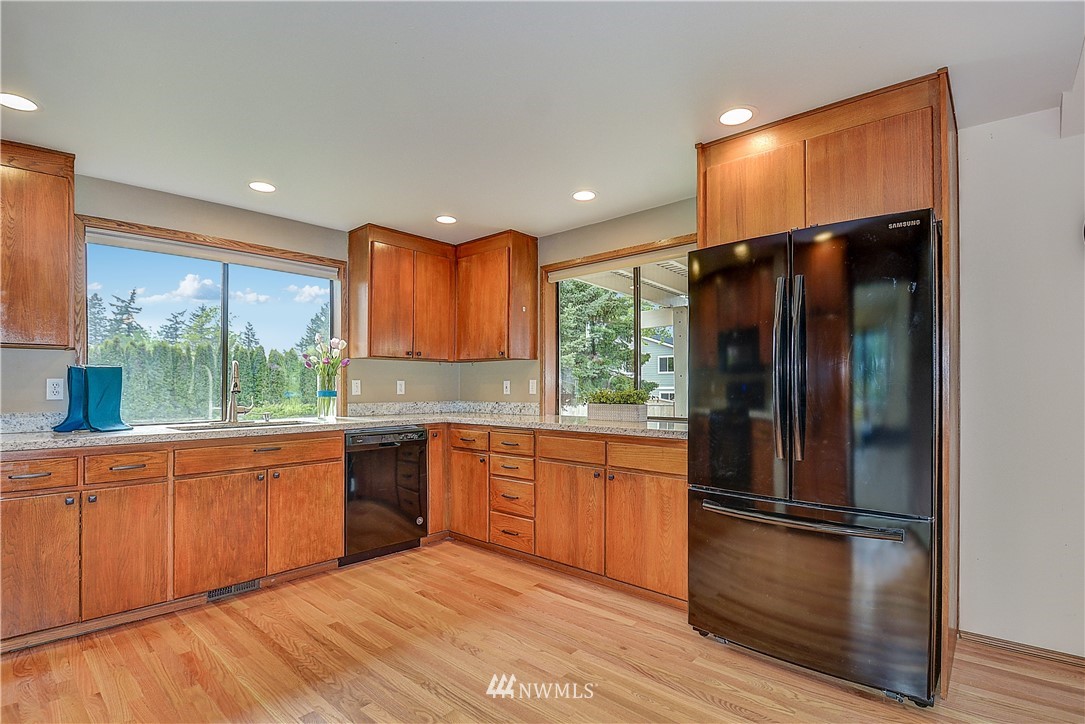 10104 Southeast 187th Street Renton, WA 98055 - Photo 7 of 25